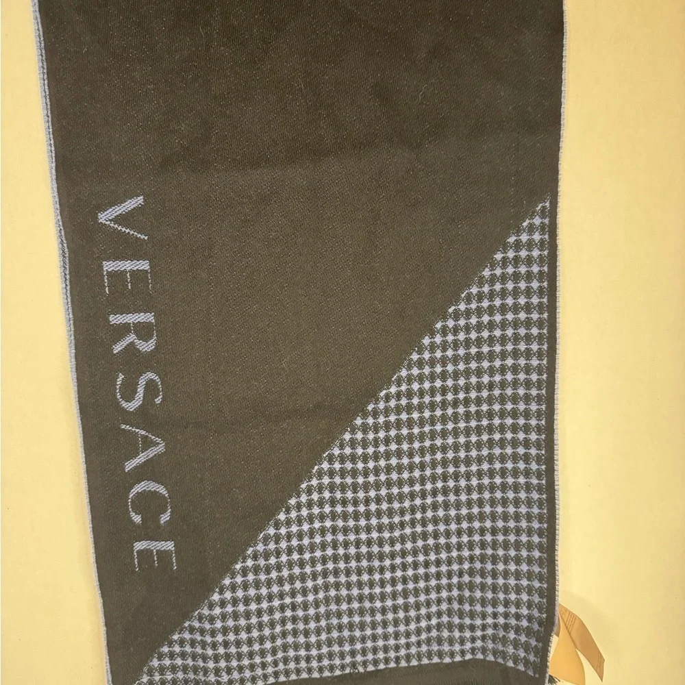 100% WOOL VERSACE  30X78 MEDUSA Black/Grey SCARF/SHAWL ITALY.